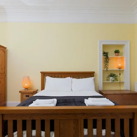 Elegant Traditional Centre Flat * Edinburgh