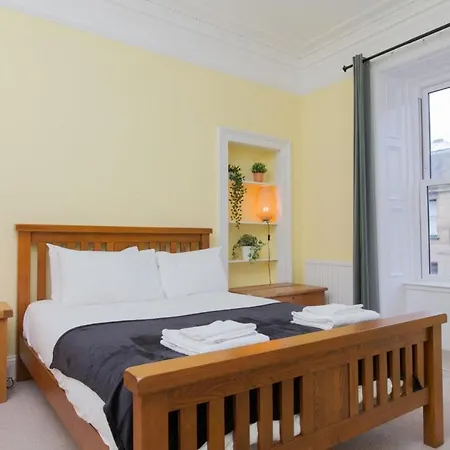 Elegant Traditional Centre Flat Apartment *
