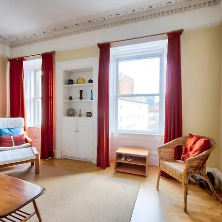 Guestready - Castle View On Quiet Street