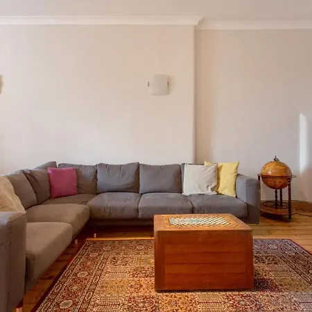 Spacious Traditional 3 Bedroom Flat In New Town Edimburgo