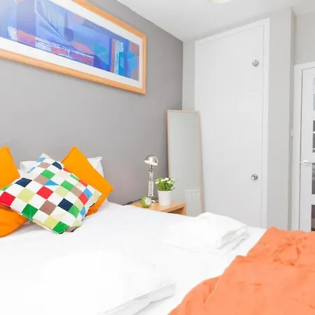 Bright Central Flat - With Stunning Views *