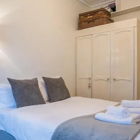 Beautiful Bright&spacious Artist Apartamento Edimburgo