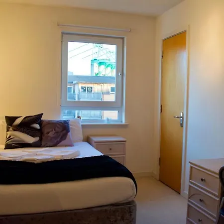 2 Bedroom Flat With Balcony Views Of Arthur's Seat شقة إدنبرة