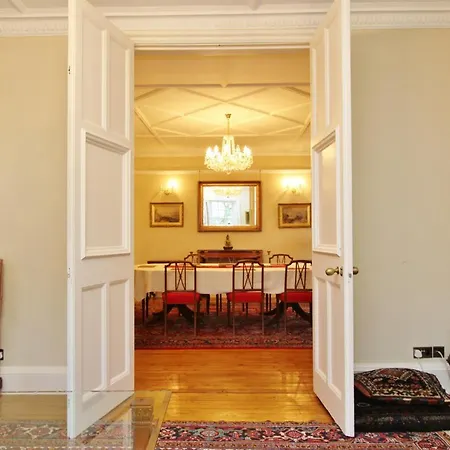 3 Bed Apt In Historic Ramsay Garden Apartment Edinburgh