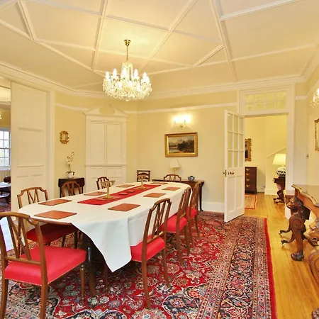 3 Bed Apt In Historic Ramsay Garden Edinburgh