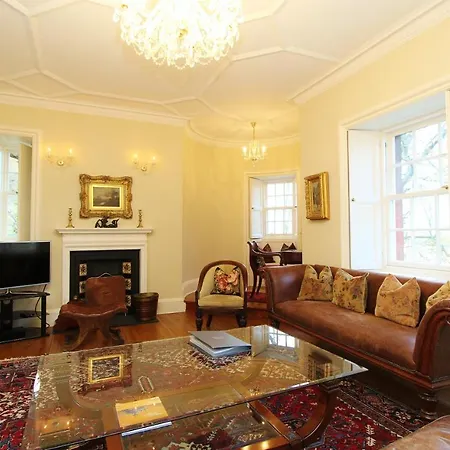 3 Bed Apt In Historic Ramsay Garden Apartment Edinburgh
