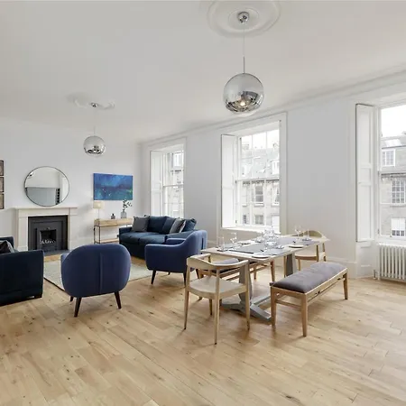 Two Bed New Town Flat With Magnificent Views * Edinburgh
