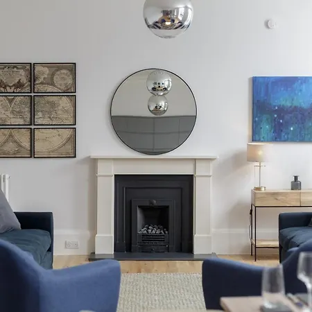 Two Bed New Town Flat With Magnificent Views *