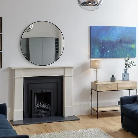 Apartment Two Bed New Town Flat With Magnificent Views