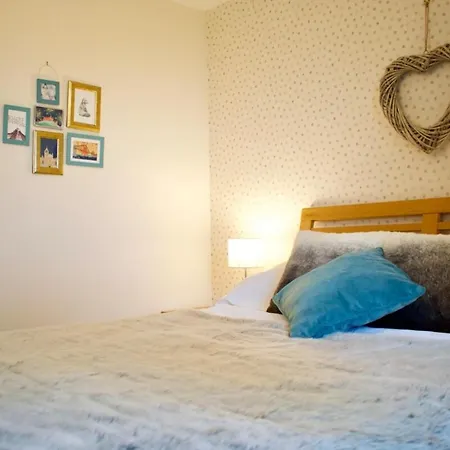 Modern 2 Bedroom Ground Floor Flat *