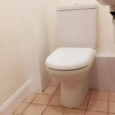 Apartment Newington Area