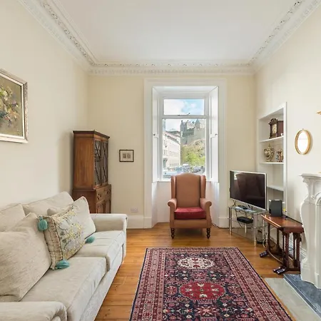Victorian Elegance With Stunning Castle View Edinburgh