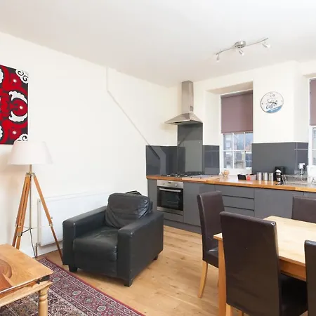 Cozy Beside Castle!!! Apartment Edinburgh