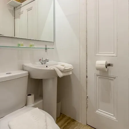 Apartment Altido Spacious 3-bed By The Meadows *