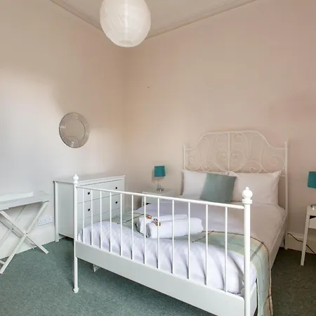Altido Spacious 3-bed By The Meadows Apartment *