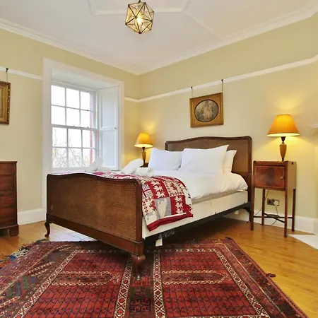 Apartment 3 Bed Apt In Historic Ramsay Garden *