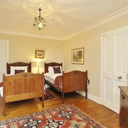 3 Bed Apt In Historic Ramsay Garden Apartment Edinburgh