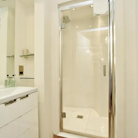 Apartment 3 Bed Apt In Historic Ramsay Garden
