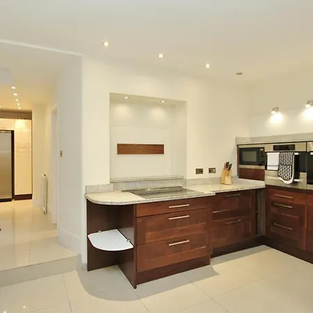 3 Bed Apt In Historic Ramsay Garden Edinburgh