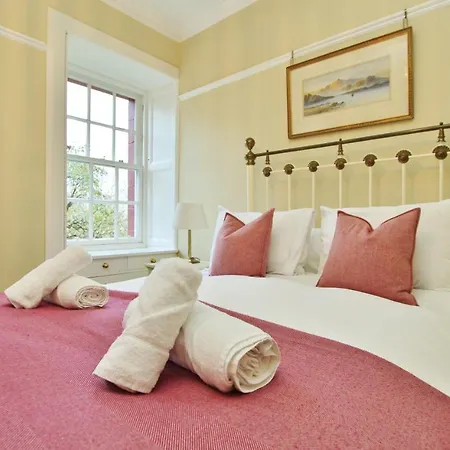 3 Bed Apt In Historic Ramsay Garden Edinburgh