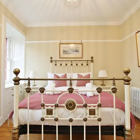 3 Bed Apt In Historic Ramsay Garden Apartment Edinburgh