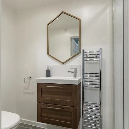 Two Bed New Town Flat With Magnificent Views