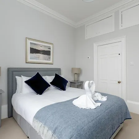 Two Bed New Town Flat With Magnificent Views Apartment Edinburgh