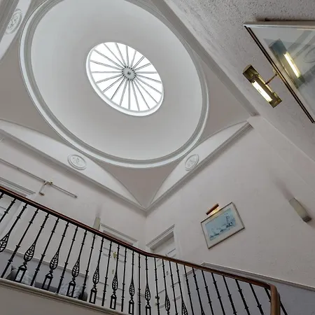 Two Bed New Town Flat With Magnificent Views Daire