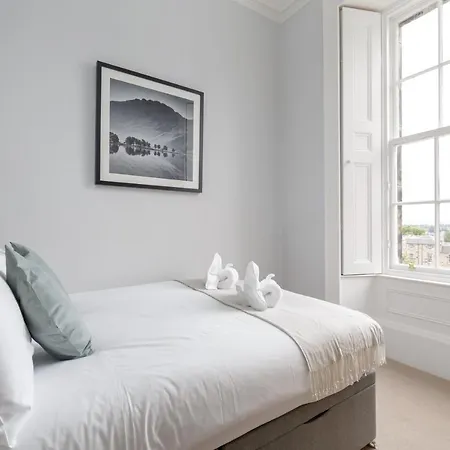 Two Bed New Town Flat With Magnificent Views Apartment Edinburgh