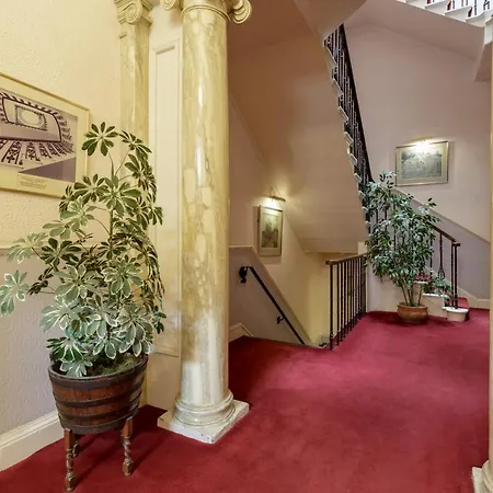 Two Bed New Town Flat With Magnificent Views *
