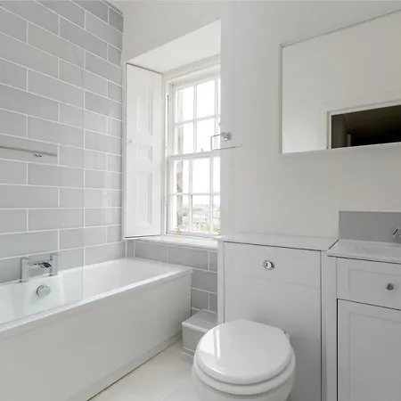 Daire Two Bed New Town Flat With Magnificent Views *
