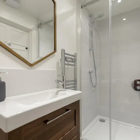 Two Bed New Town Flat With Magnificent Views Edinburgh