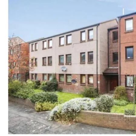 Chic 2 Bed With Free Parking- Recently Redecorated, 10 Minutes To Centre * Edimburgo