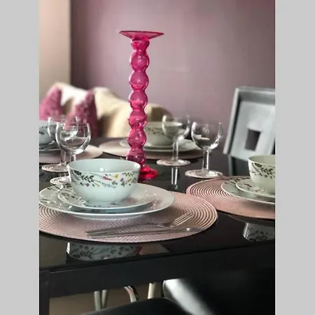 Chic 2 Bed With Free Parking- Recently Redecorated, 10 Minutes To Centre * Edinburgh