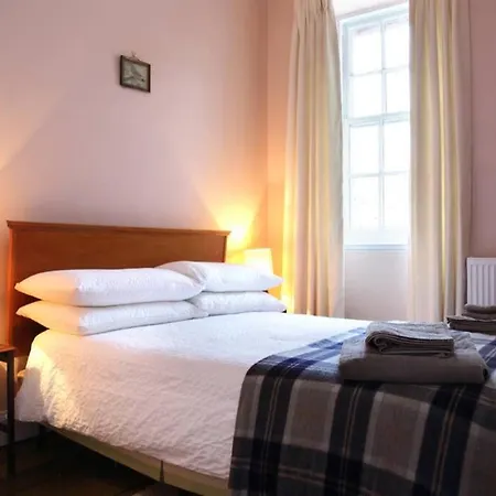 شقة Fabulous 4 Bedroom Castle View *