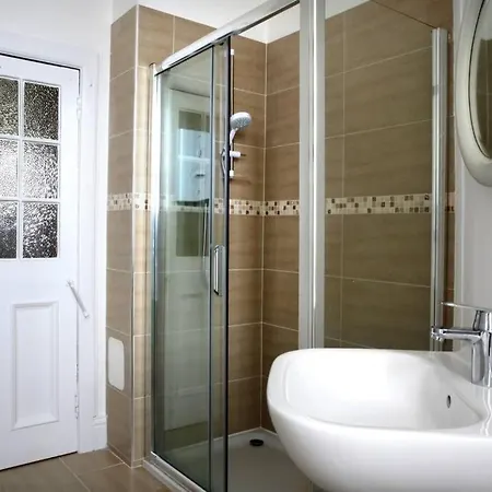 شقة Fabulous 4 Bedroom Castle View إدنبرة