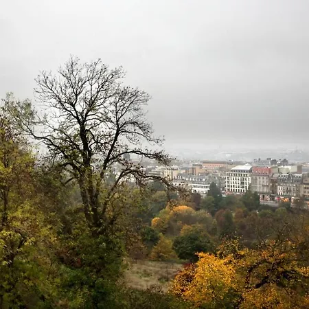 Fabulous 4 Bedroom Castle View شقة
