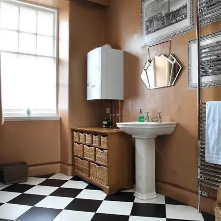 شقة Fabulous 4 Bedroom Castle View