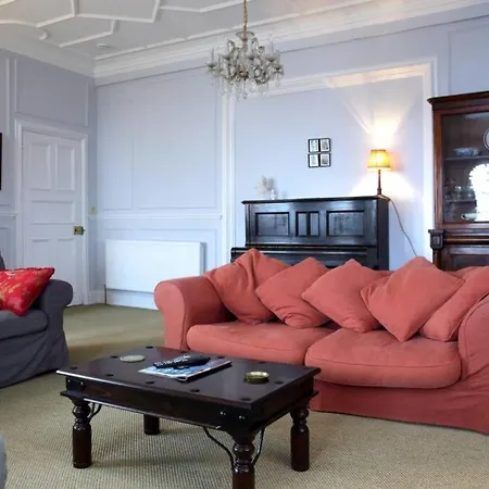 شقة Fabulous 4 Bedroom Castle View *