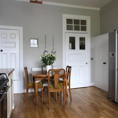 Fabulous 4 Bedroom Castle View *