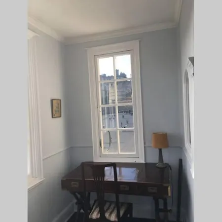 Fabulous 4 Bedroom Castle View شقة إدنبرة