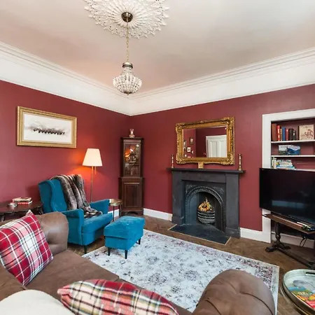 28 Avondale Place * Edinburgh