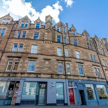 Sunny & Trendy 2bds Flat, Close To The Royal Mile!