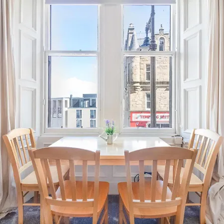 Apartment Sunny & Trendy 2bds Flat, Close To The Royal Mile! Edinburgh
