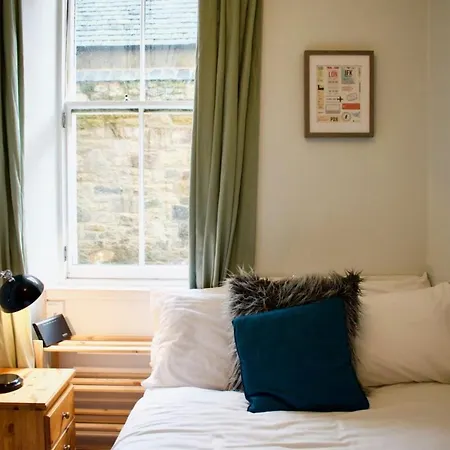 Apartment 3 Bedroom Next To Leafy Meadows