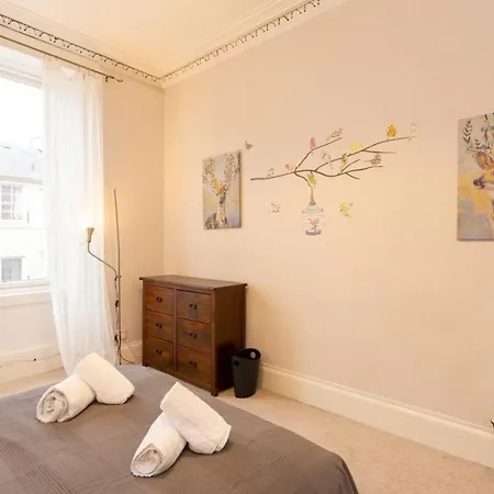Apartment Large & Bright 2bd Flat In