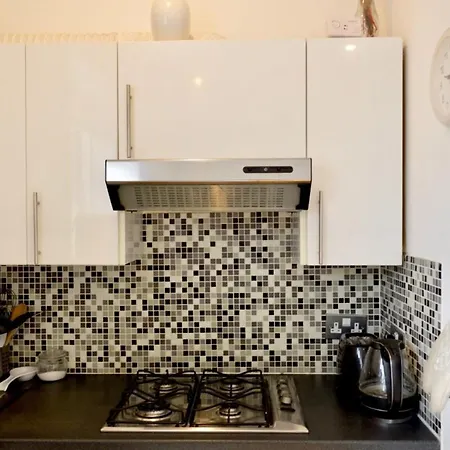Appartement And Inviting 2 Bedroom Perfect For Festival EDI