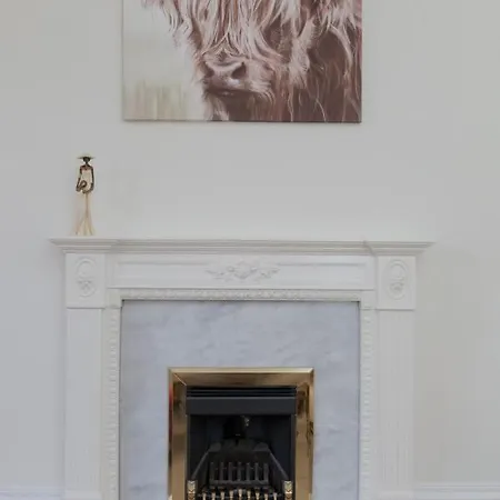 Apartment Spacious And Bright Polworth Flat *