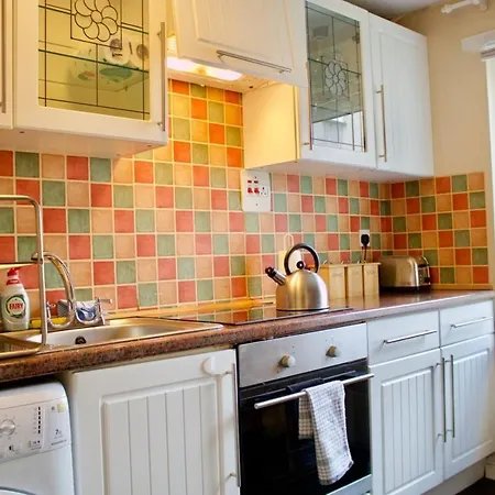 Bright & Charming 1 Bedroom Flat In Old Town