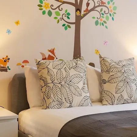 Large & Bright 2bd Flat In Apartment